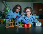 Katya Reviera and Dr. Foram Maydiyar Researching therapeutic compunds from food waste.